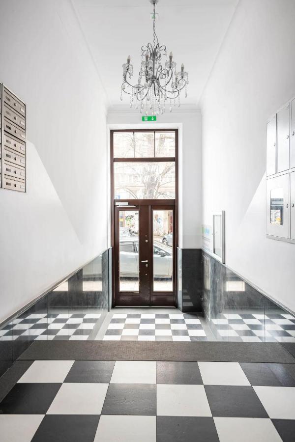 Uroczy apartament obok Opery i Dworca Głównego Cracovia Exterior foto