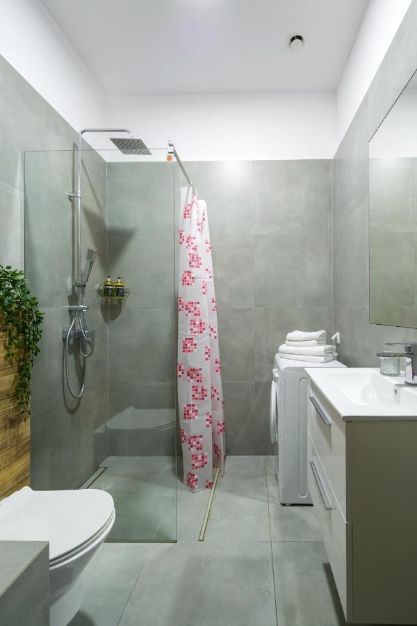 Uroczy apartament obok Opery i Dworca Głównego Cracovia Exterior foto