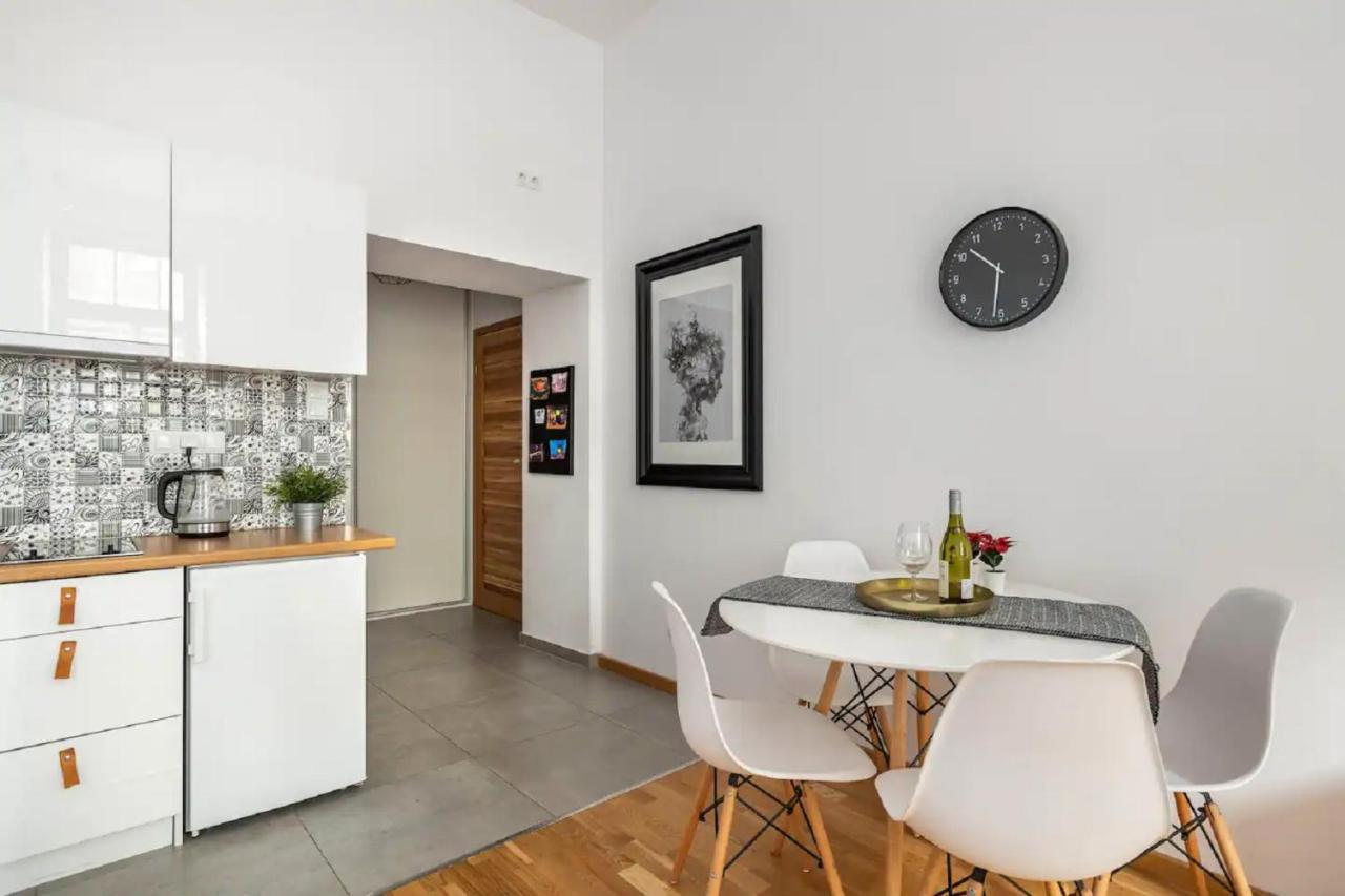 Uroczy apartament obok Opery i Dworca Głównego Cracovia Exterior foto